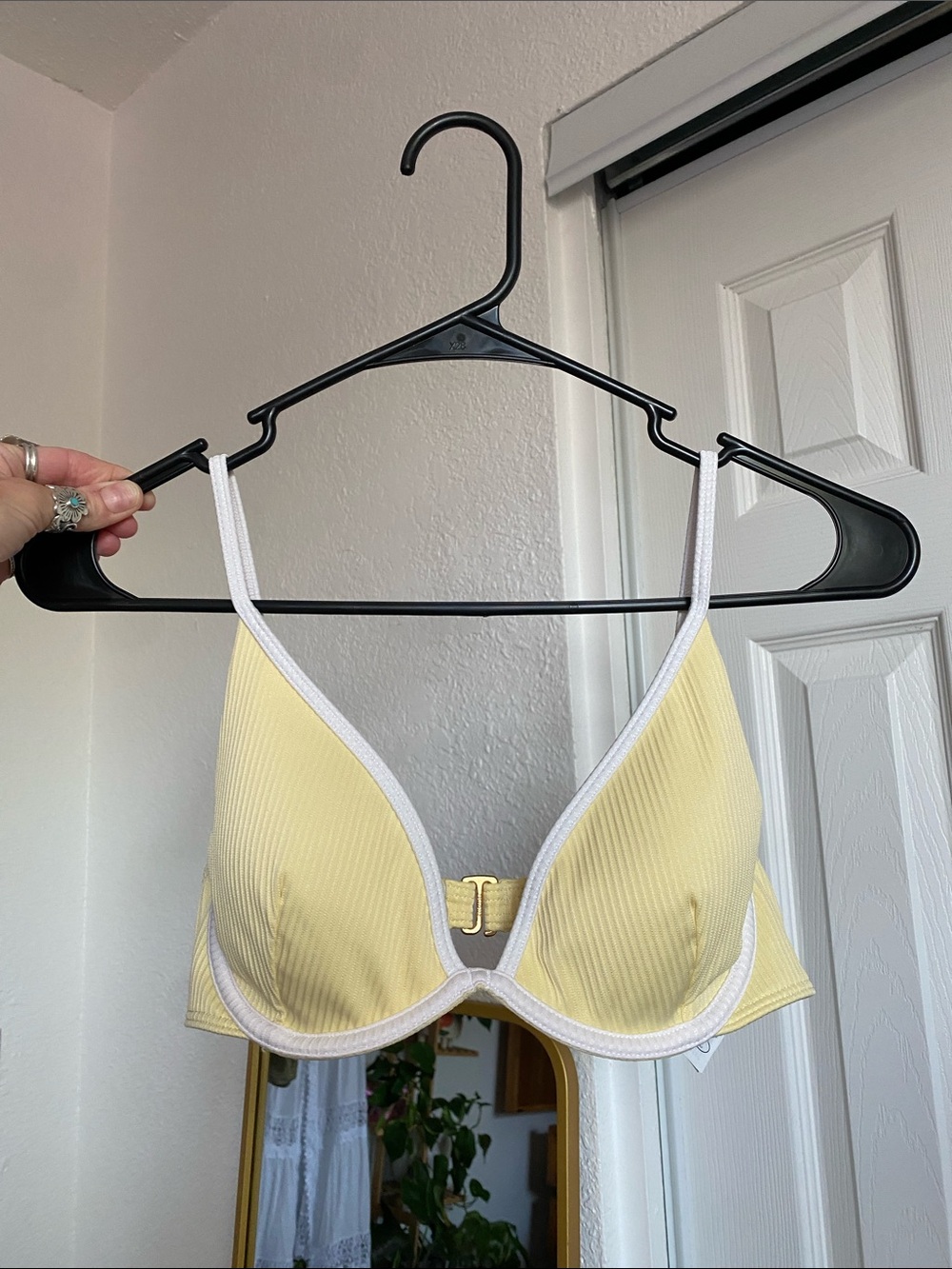 ☀️ Hollister Butter Yellow Padded Bikini Top with White Trim Ribbed